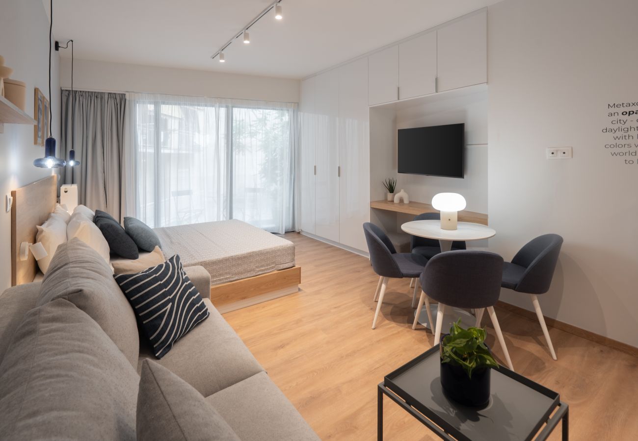 Studio in Athens - Silk Athens | Urban Suite with balcony, Gym & Pool