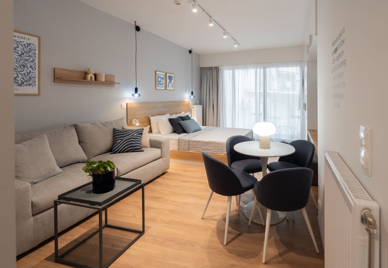 Studio in Athens - Silk Athens | Urban Suite with balcony, Gym & Pool