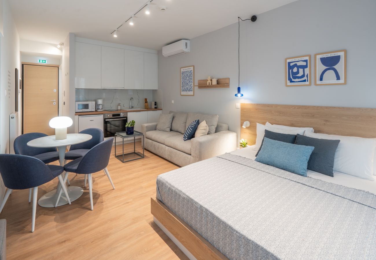 Studio in Athens - Silk Athens | Urban Suite with balcony, Gym & Pool