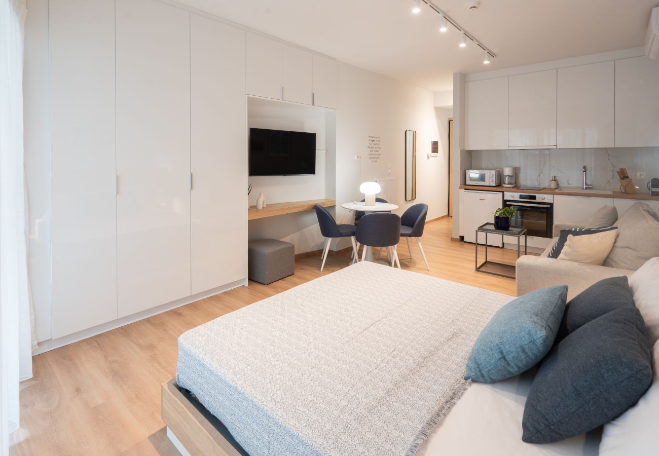 Studio in Athens - Silk Athens | Urban Suite with balcony, Gym & Pool