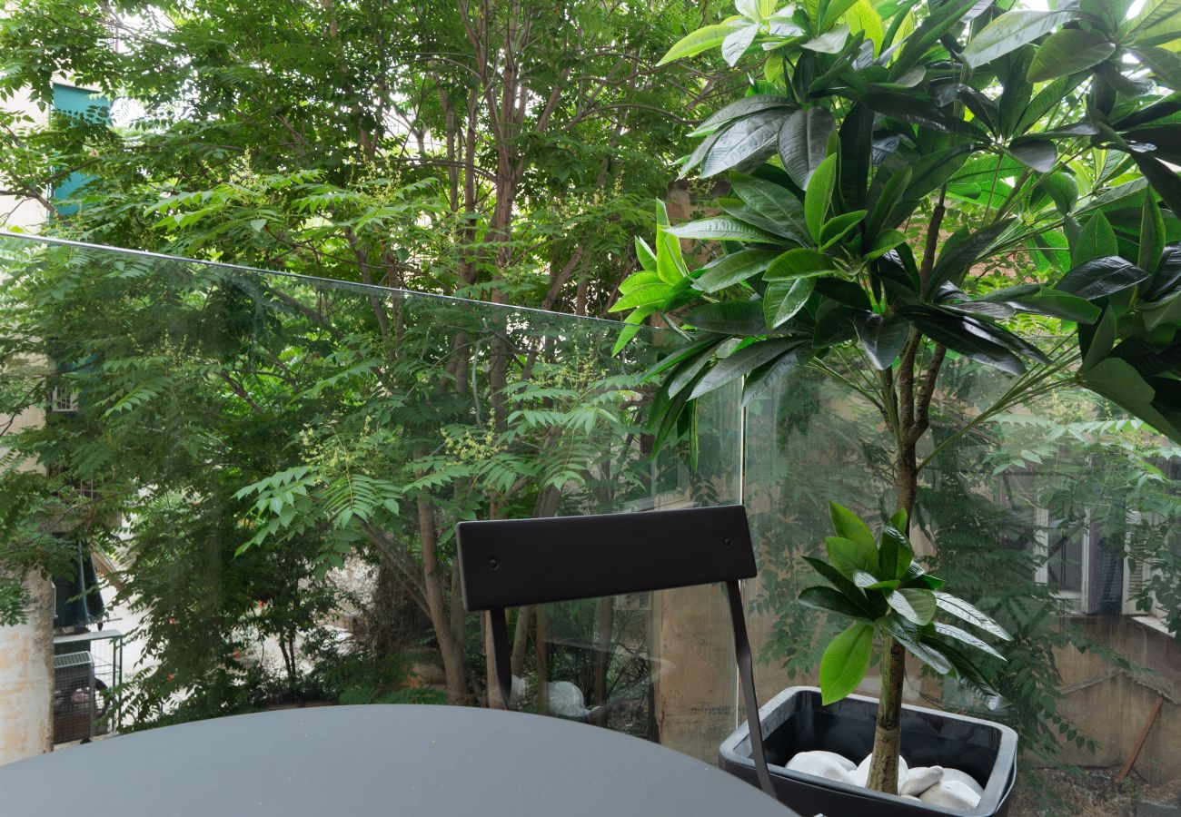 Studio in Athens - Silk Athens | Urban Suite with balcony, Gym & Pool