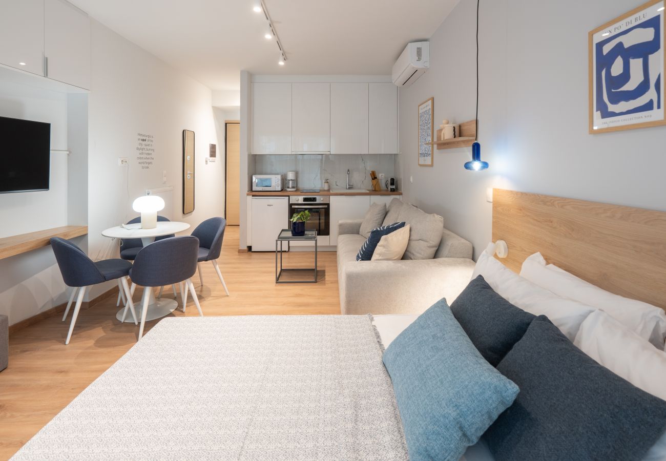 Studio in Athens - Silk Athens | Urban Suite with balcony, Gym & Pool