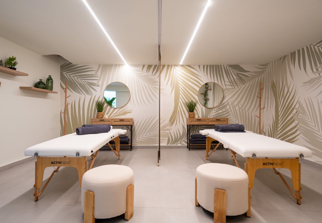 Studio in Athens - Silk Athens | Urban Suite with balcony, Gym & Pool