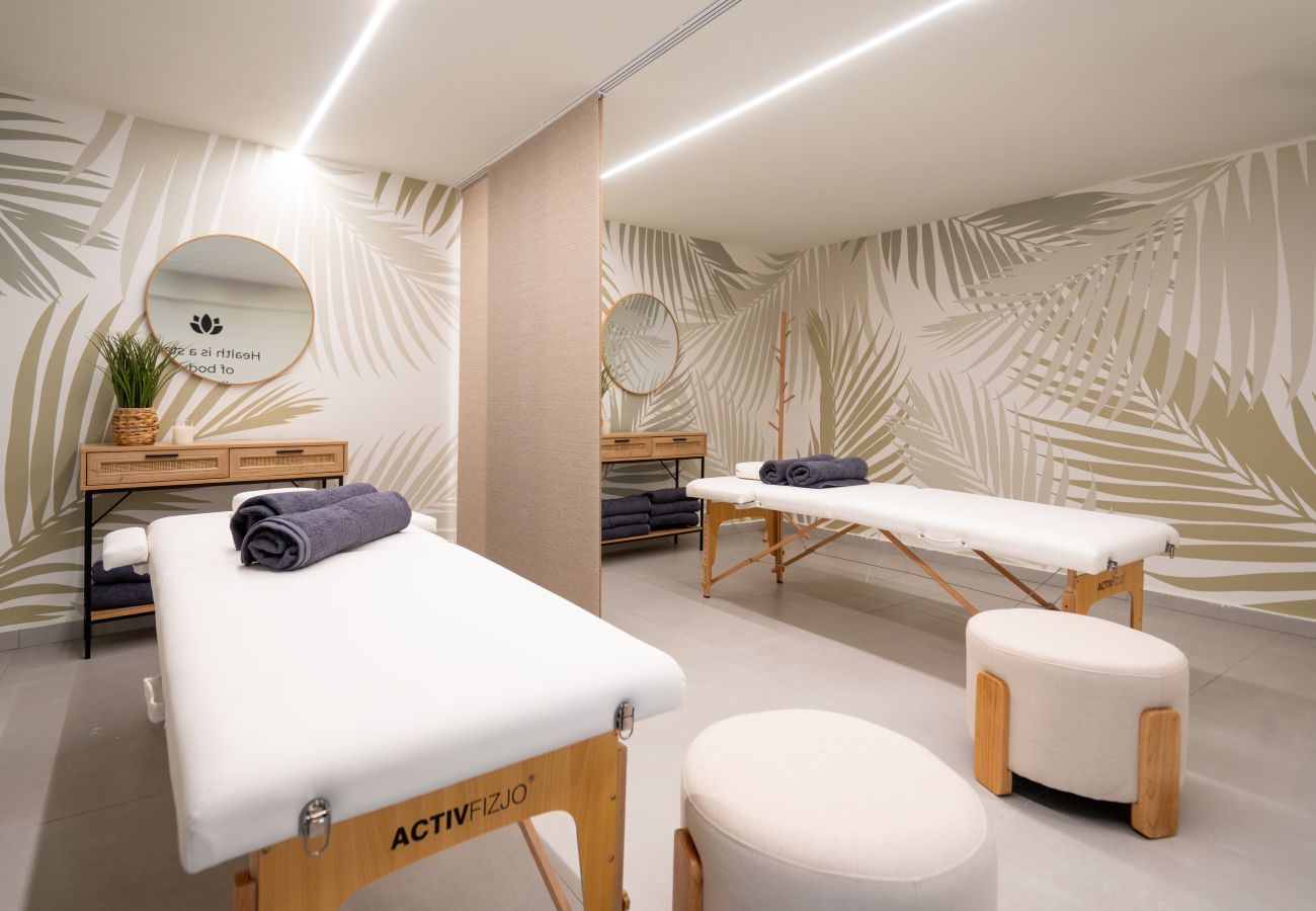 Studio in Athens - Silk Athens | Urban Suite with balcony, Gym & Pool