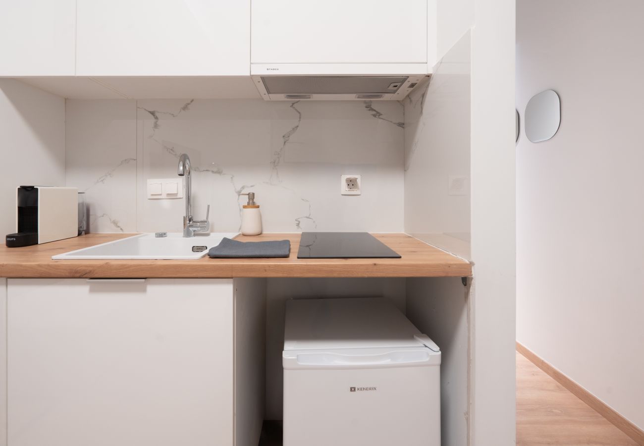Studio in Athens - Silk Athens | Mini suite with Gym, Laundry & Pool