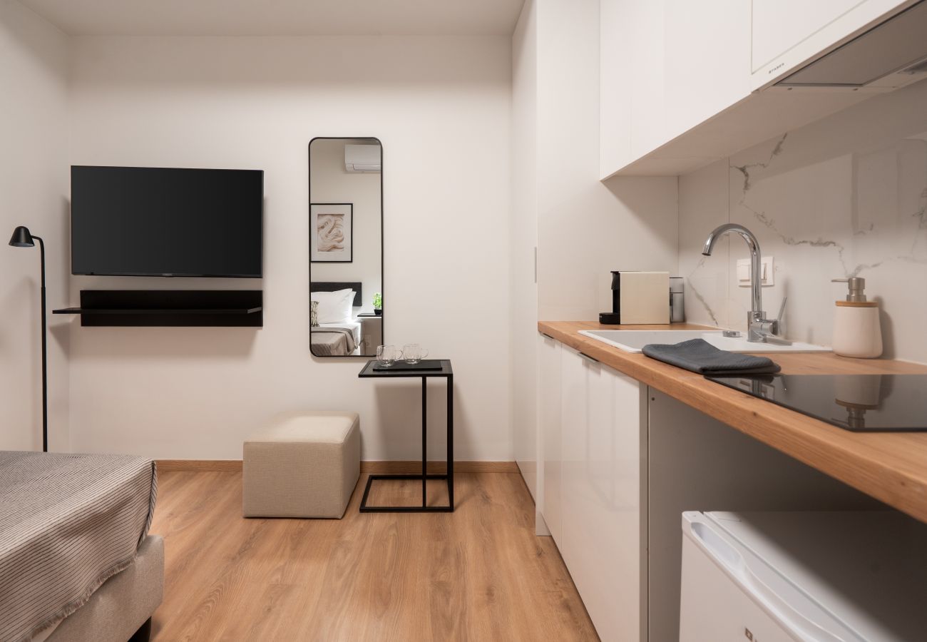 Studio in Athens - Silk Athens | Mini suite with Gym, Laundry & Pool