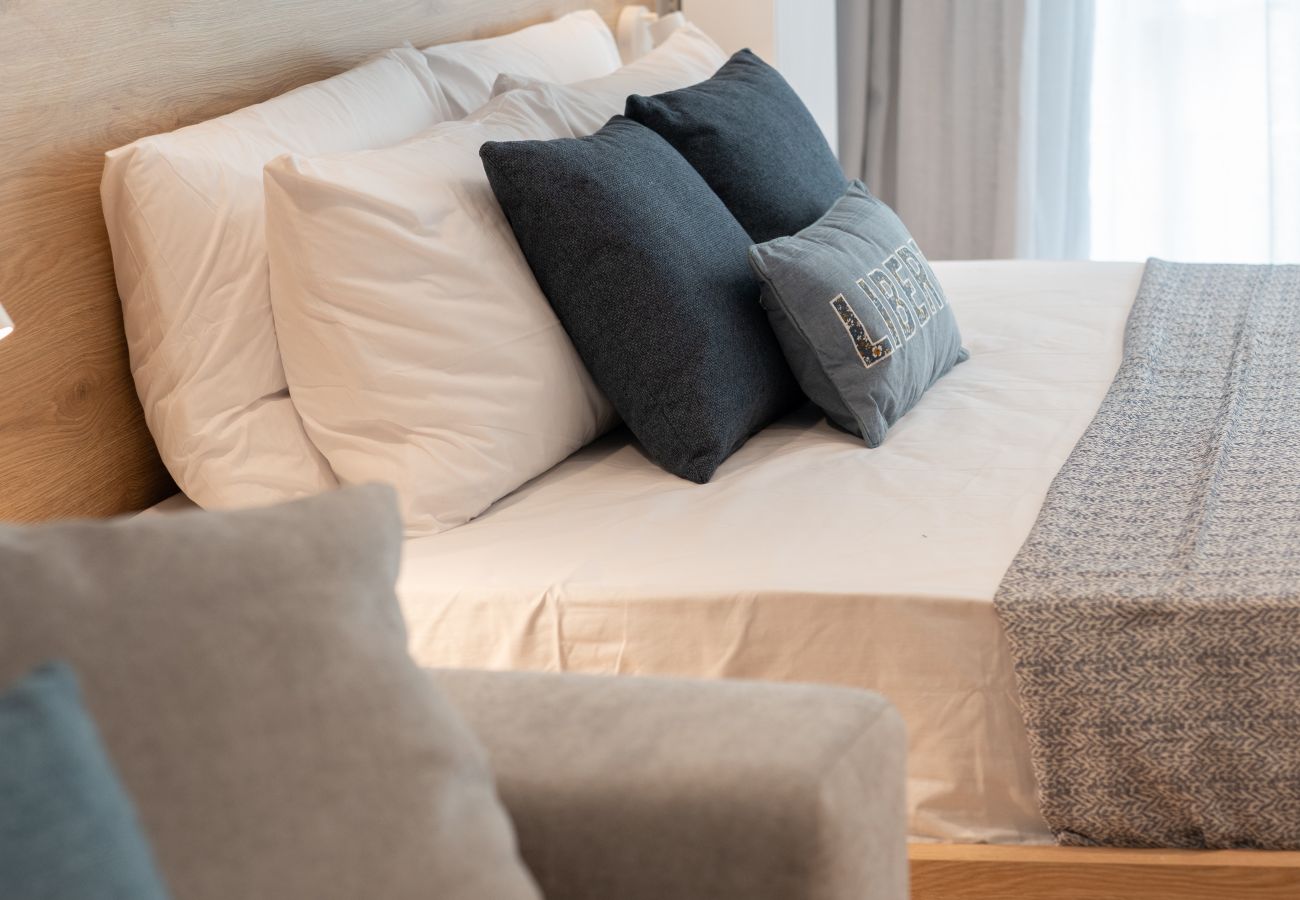 Studio in Athens - Silk Athens | City Suite with Balcony, Gym & Pool