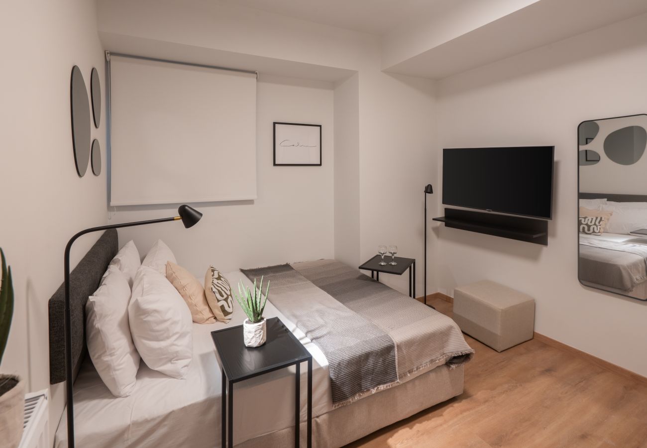 Studio in Athens - Silk Athens | Urban Nest with Gym, Laundry & Pool