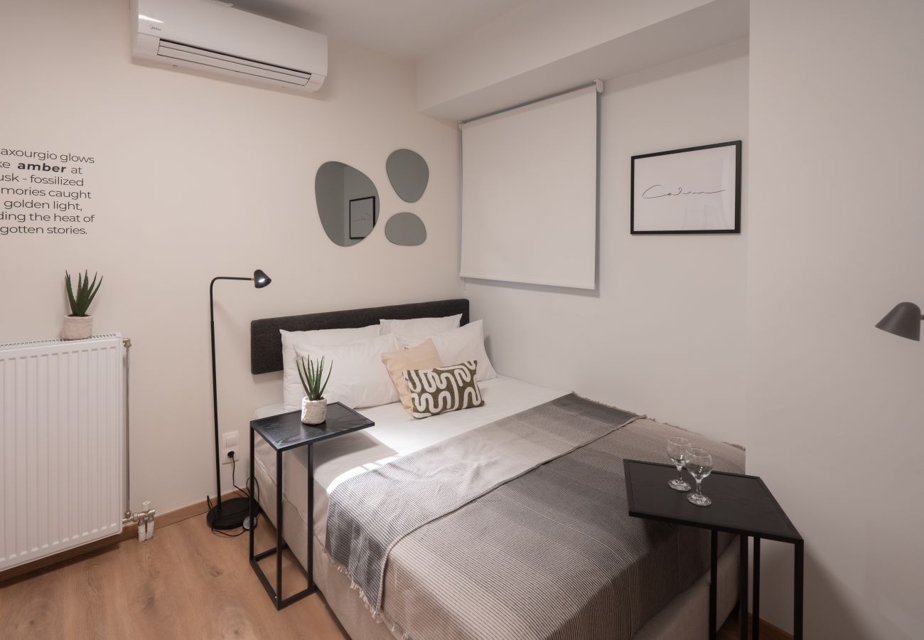 Studio in Athens - Silk Athens | Urban Nest with Gym, Laundry & Pool