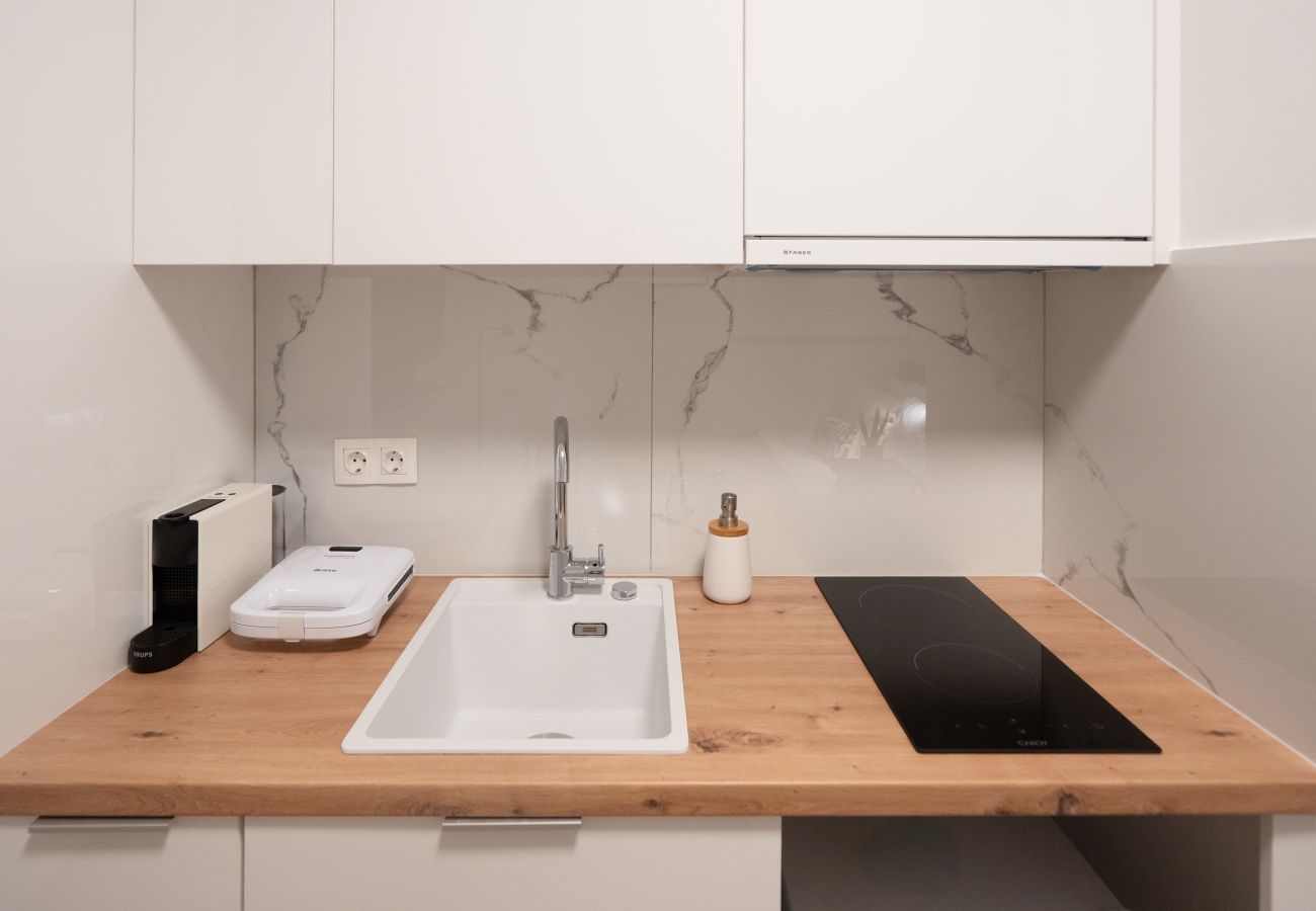 Studio in Athens - Silk Athens | Urban Nest with Gym, Laundry & Pool