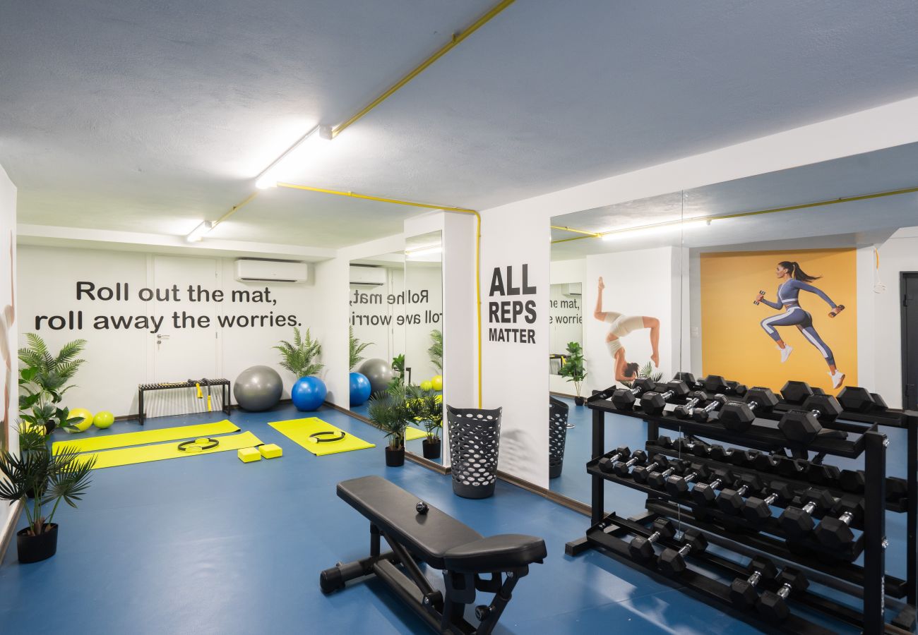 Studio in Athens - Silk Athens | Urban Nest with Gym, Laundry & Pool