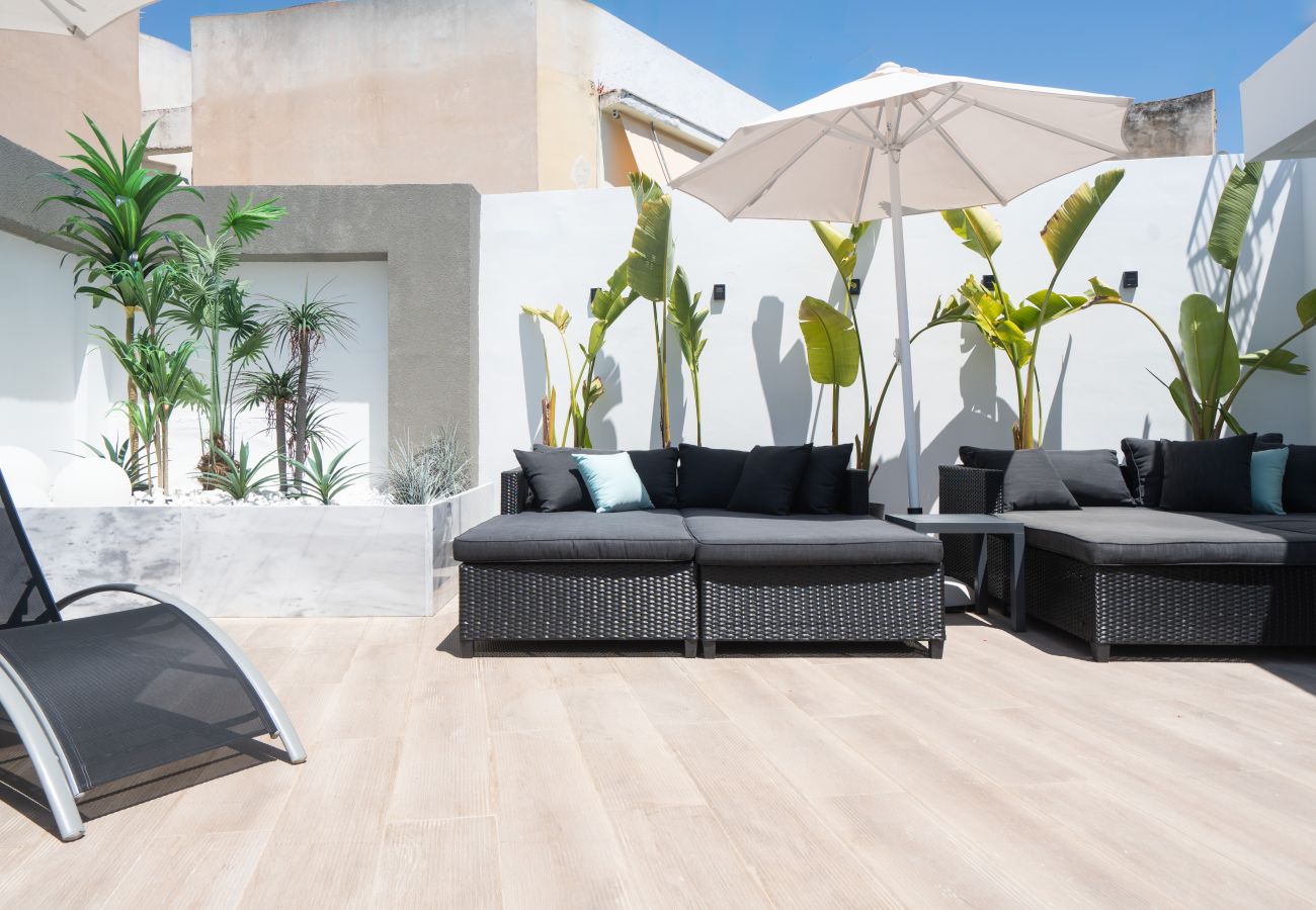Apartment in Athens - Silk Athens | Urban Loft with Gym, Laundry & Pool
