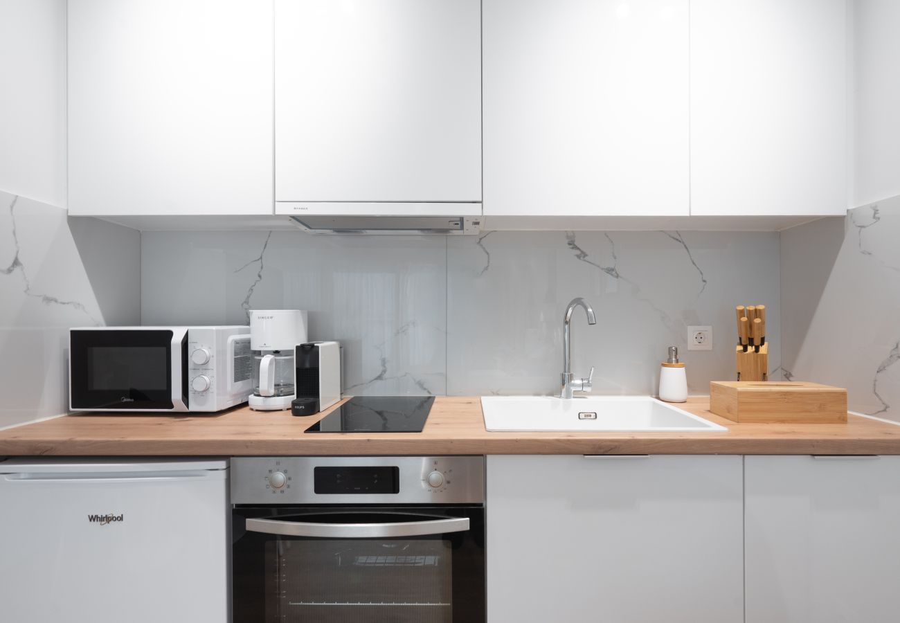 Studio in Athens - Silk Athens | Modern Suite w/ Gym, Laundry & Pool