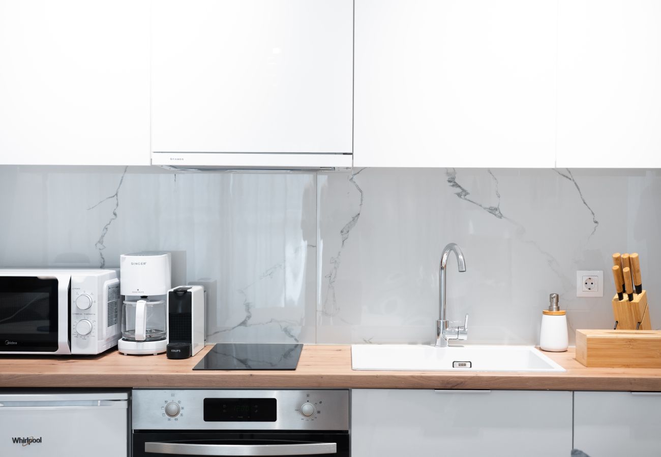 Studio in Athens - Silk Athens | Modern Suite w/ Gym, Laundry & Pool