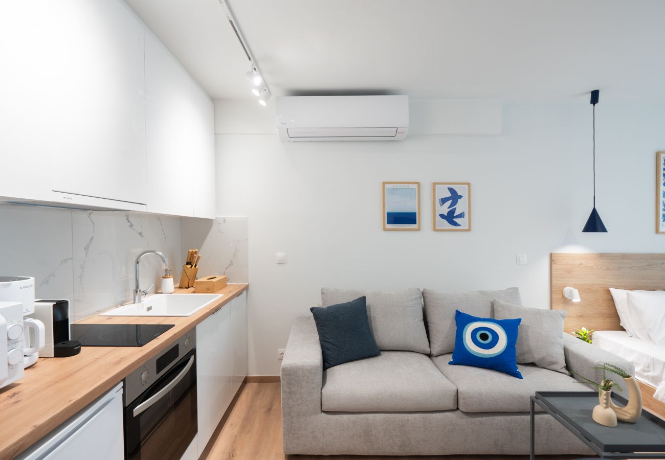 Studio in Athens - Silk Athens | Modern Suite w/ Gym, Laundry & Pool