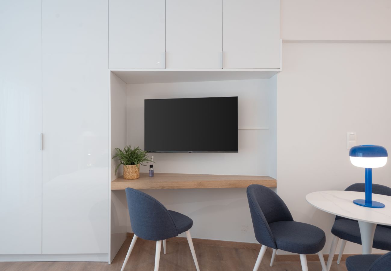 Studio in Athens - Silk Athens | Modern Suite w/ Gym, Laundry & Pool