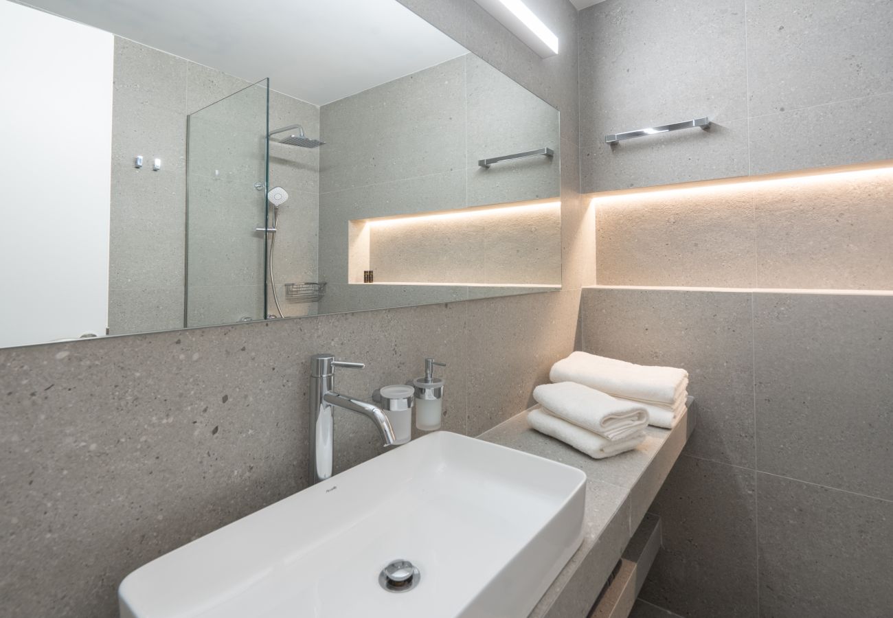 Studio in Athens - Silk Athens | Modern Suite w/ Gym, Laundry & Pool
