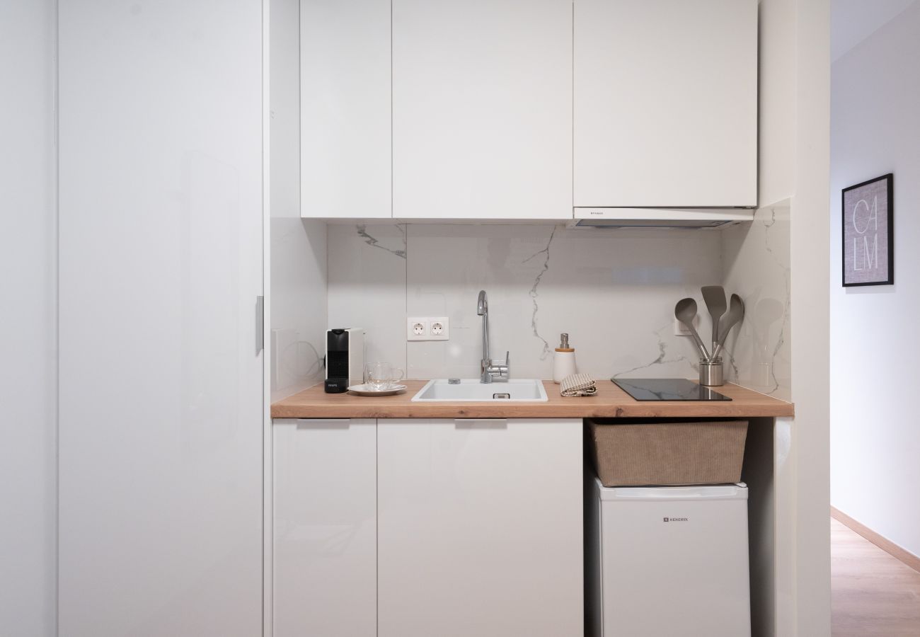 Studio in Athens - Silk Athens | Smart Studio w/ Gym, Laundry & Pool