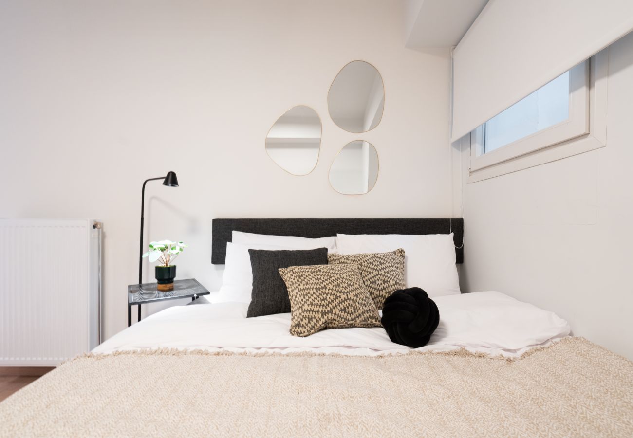 Studio in Athens - Silk Athens | Smart Studio w/ Gym, Laundry & Pool