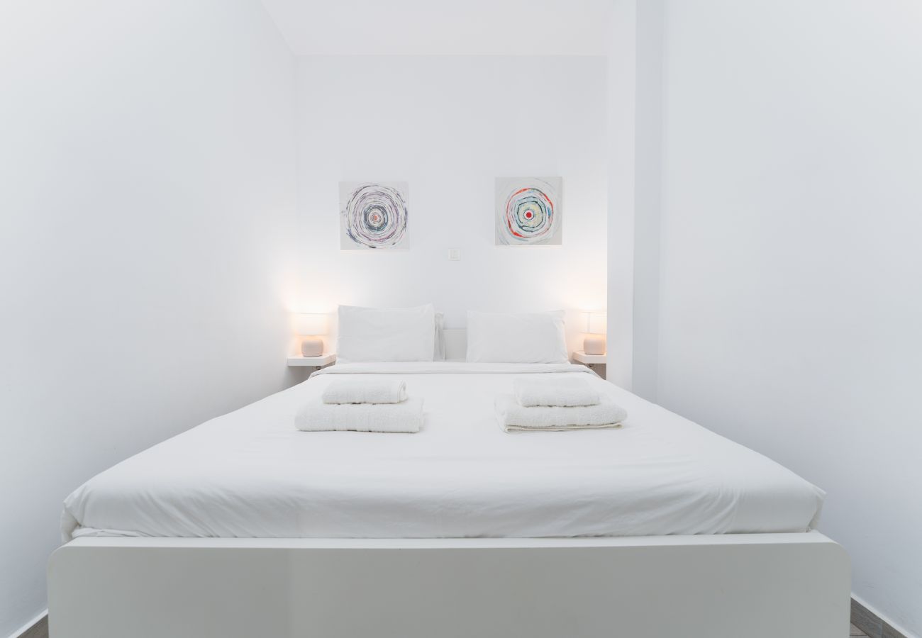 Apartment in Athens - Modern & Central Apartment in Athens with Wifi