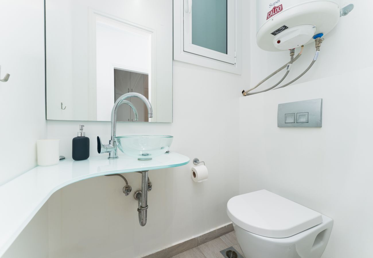 Apartment in Athens - Modern & Central Apartment in Athens with Wifi