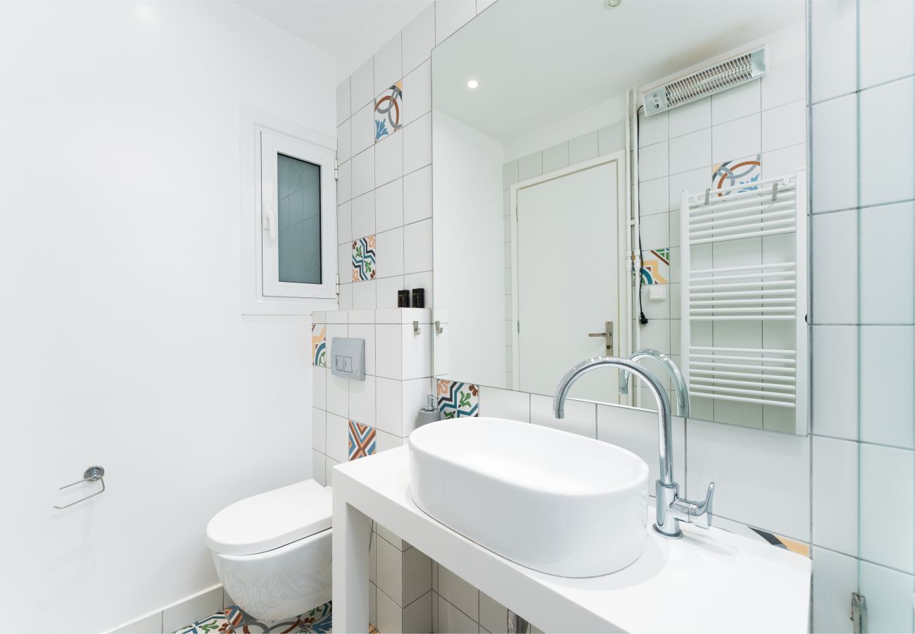 Apartment in Athens - Modern & Central Apartment in Athens with Wifi