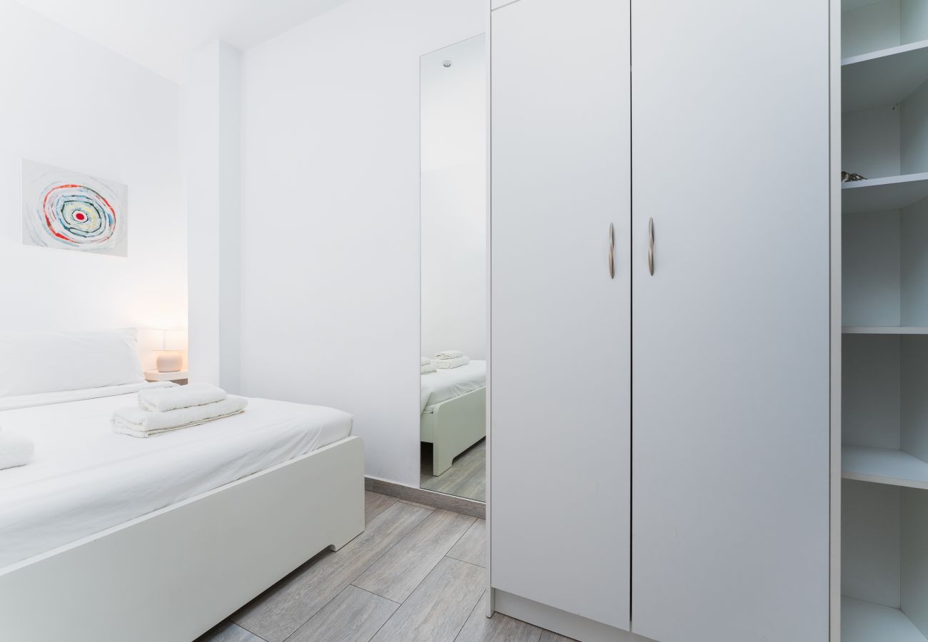 Apartment in Athens - Modern & Central Apartment in Athens with Wifi