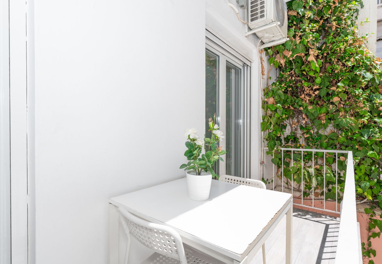 Apartment in Athens - Modern & Central Apartment in Athens with Wifi