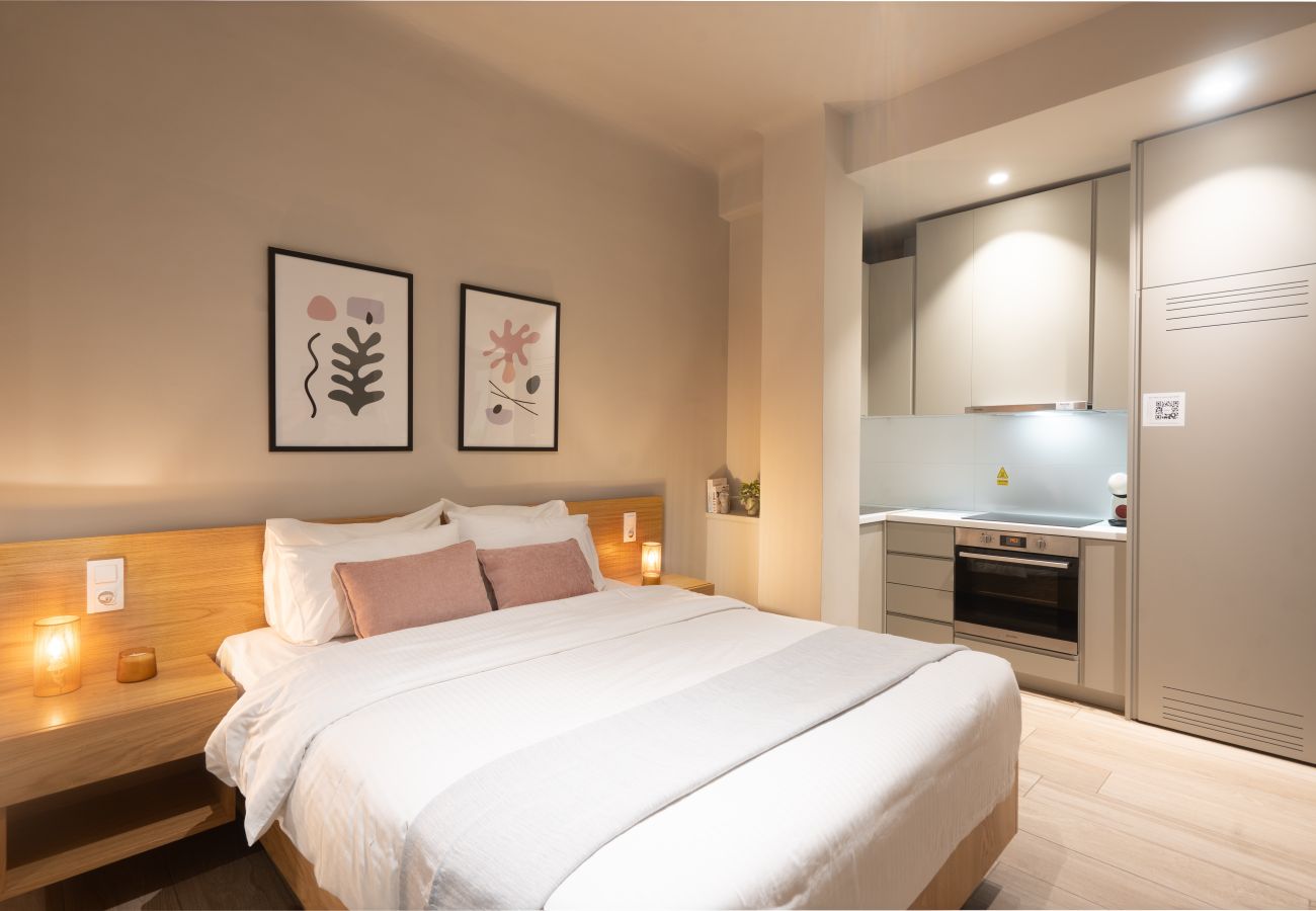 Studio in Athens - Charming Studio in Exarchia with Gym & Laundry