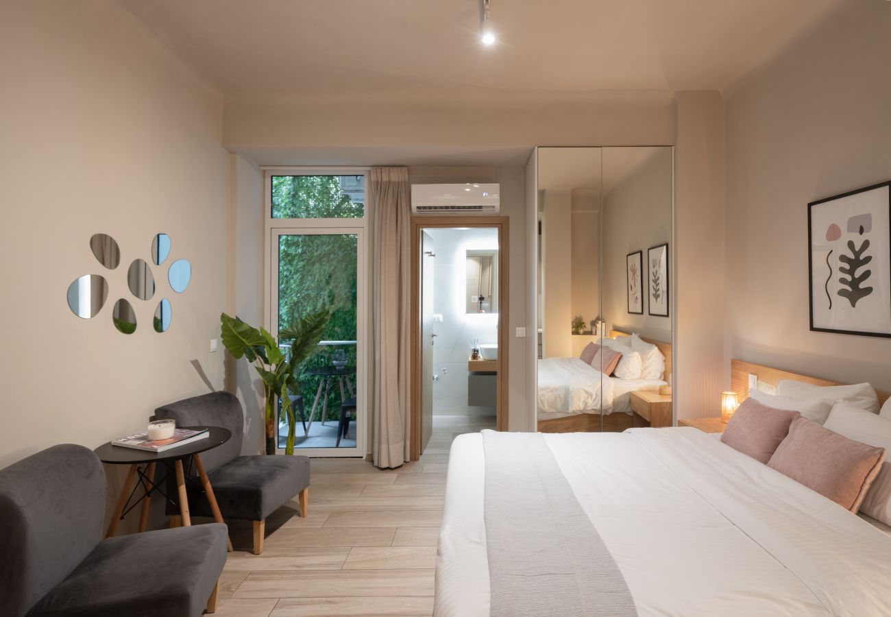 Studio in Athens - Charming Studio in Exarchia with Gym & Laundry