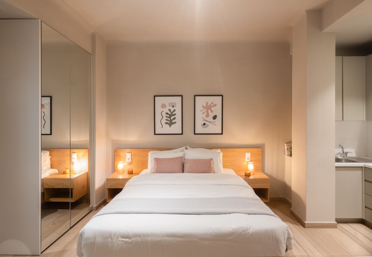 Studio in Athens - Charming Studio in Exarchia with Gym & Laundry