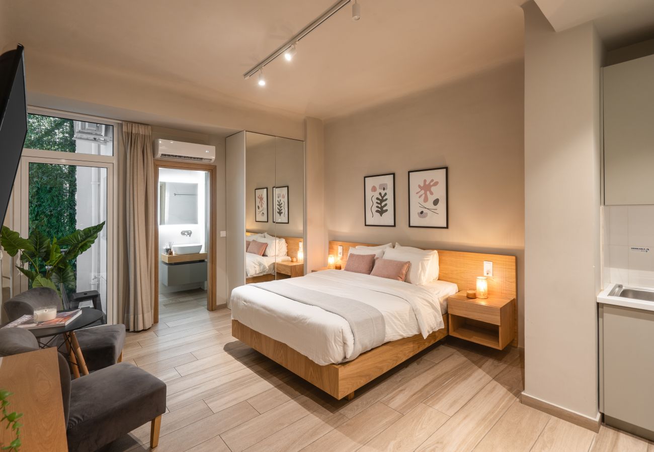 Studio in Athens - Charming Studio in Exarchia with Gym & Laundry