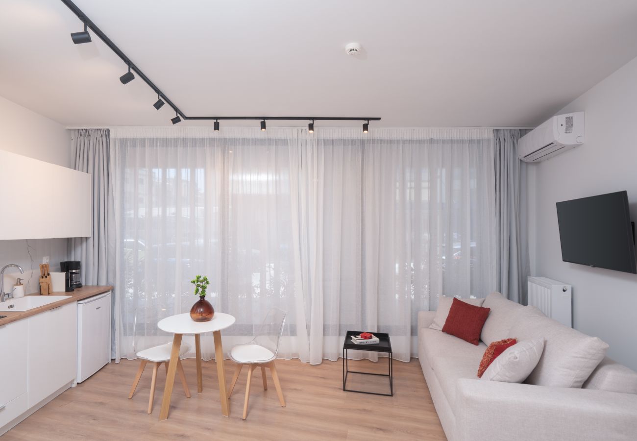 Studio in Athens - Silk Athens | Deluxe apartment w/Gym & Pool            