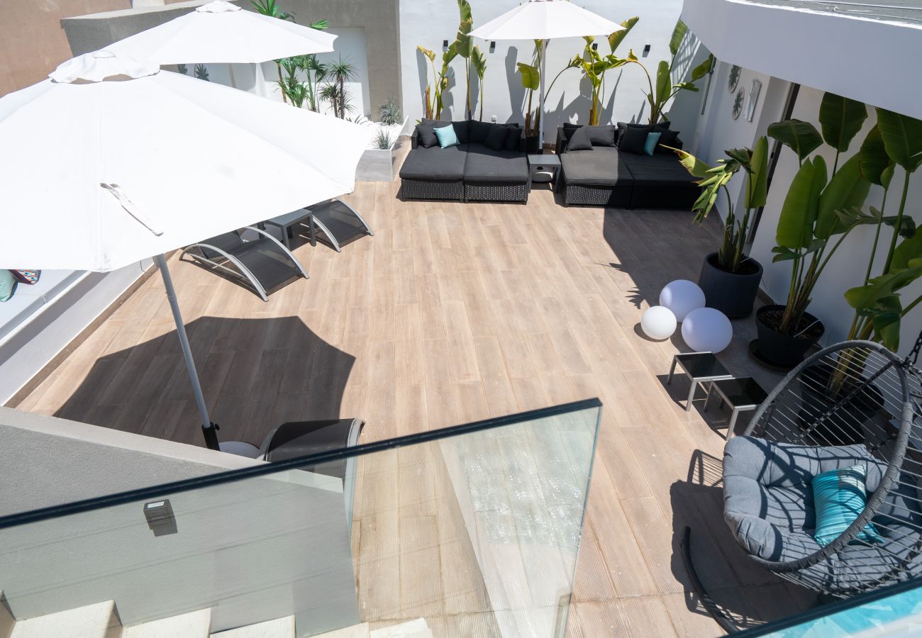 Studio in Athens - Silk Athens | Deluxe apartment w/Gym & Pool            