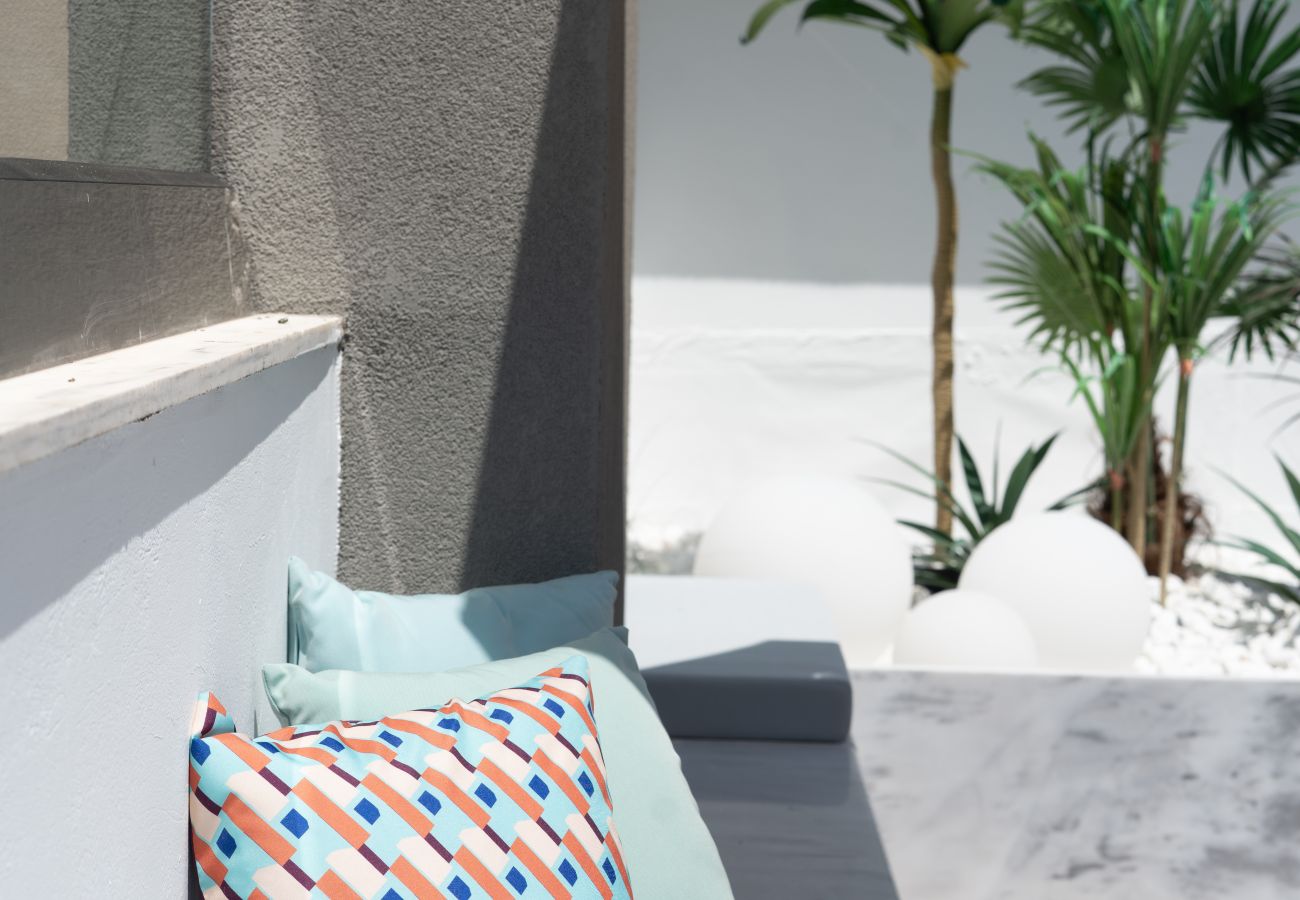 Studio in Athens - Silk Athens | Deluxe apartment w/Gym & Pool            