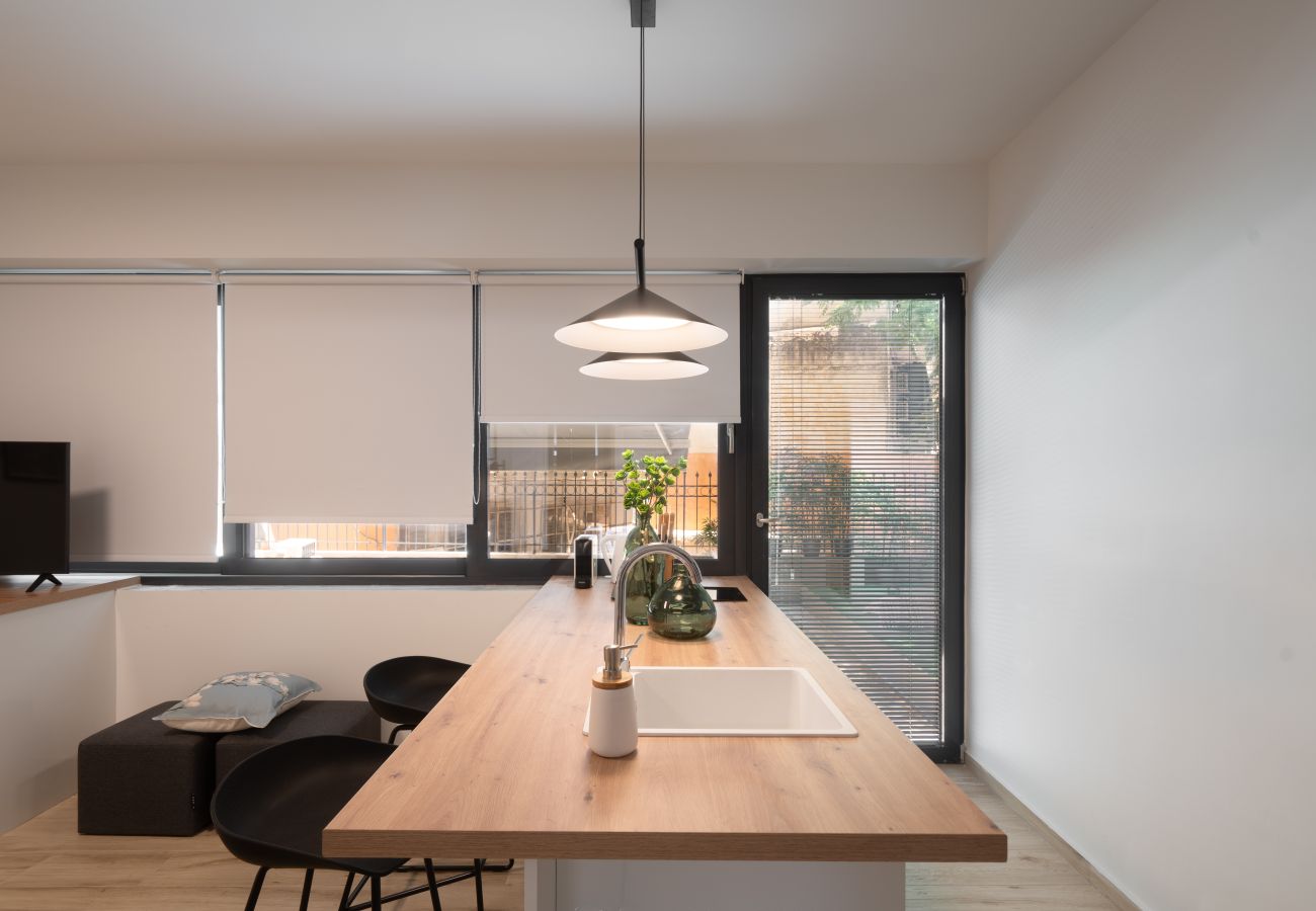 Studio in Athens - Silk Athens | Luxury Suite w/terrace and Jacuzzi