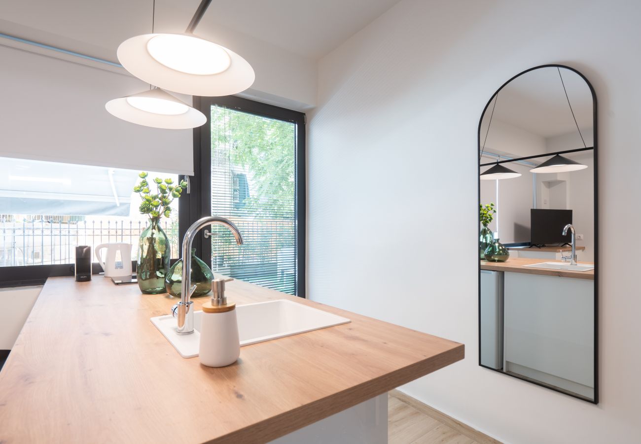 Studio in Athens - Silk Athens | Luxury Suite w/terrace and Jacuzzi