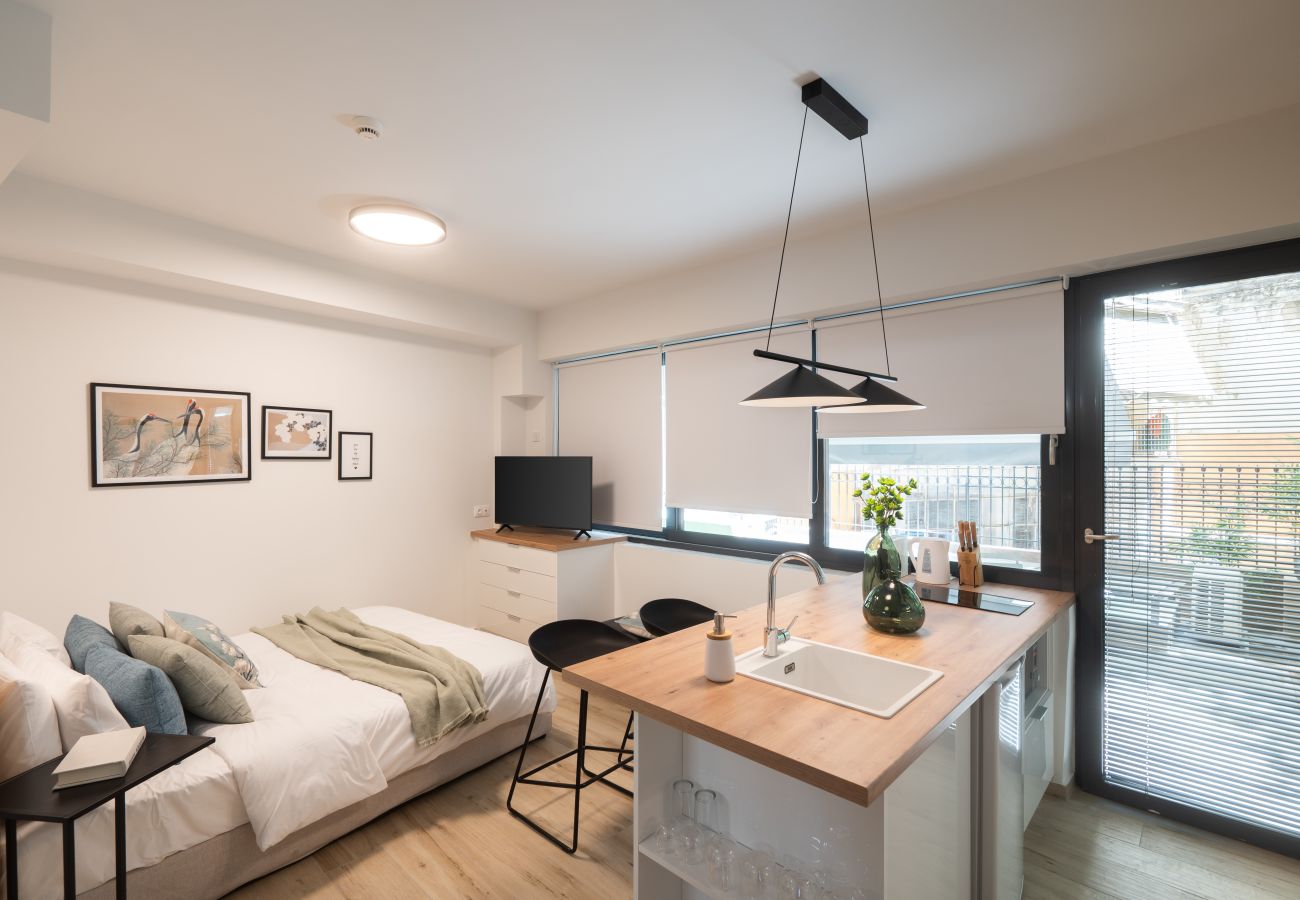 Studio in Athens - Silk Athens | Luxury Suite w/terrace and Jacuzzi
