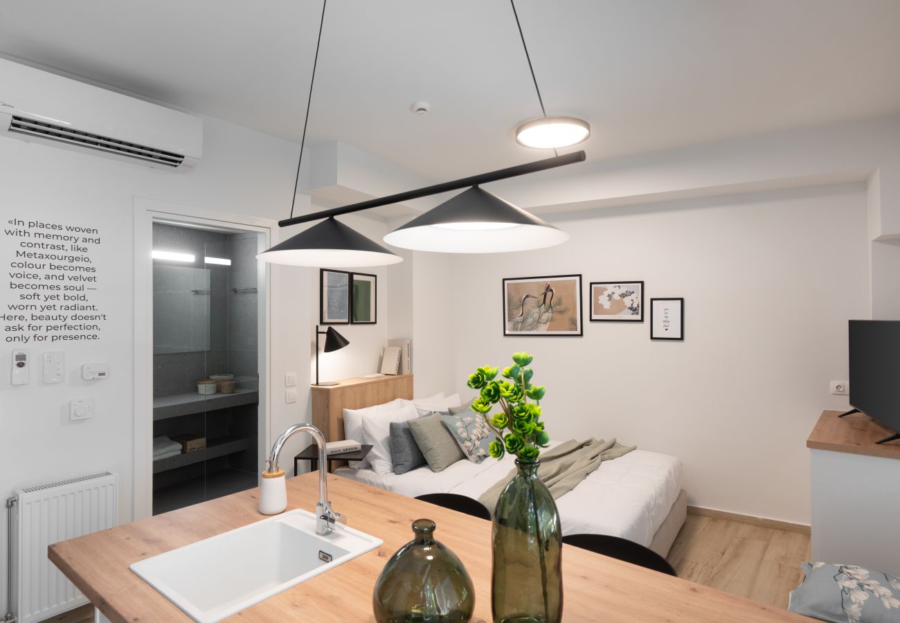 Studio in Athens - Silk Athens | Luxury Suite w/terrace and Jacuzzi