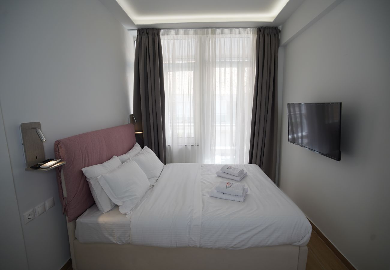 Studio in Athens - Olive - Cosy Studio with Balcony in Athens Center
