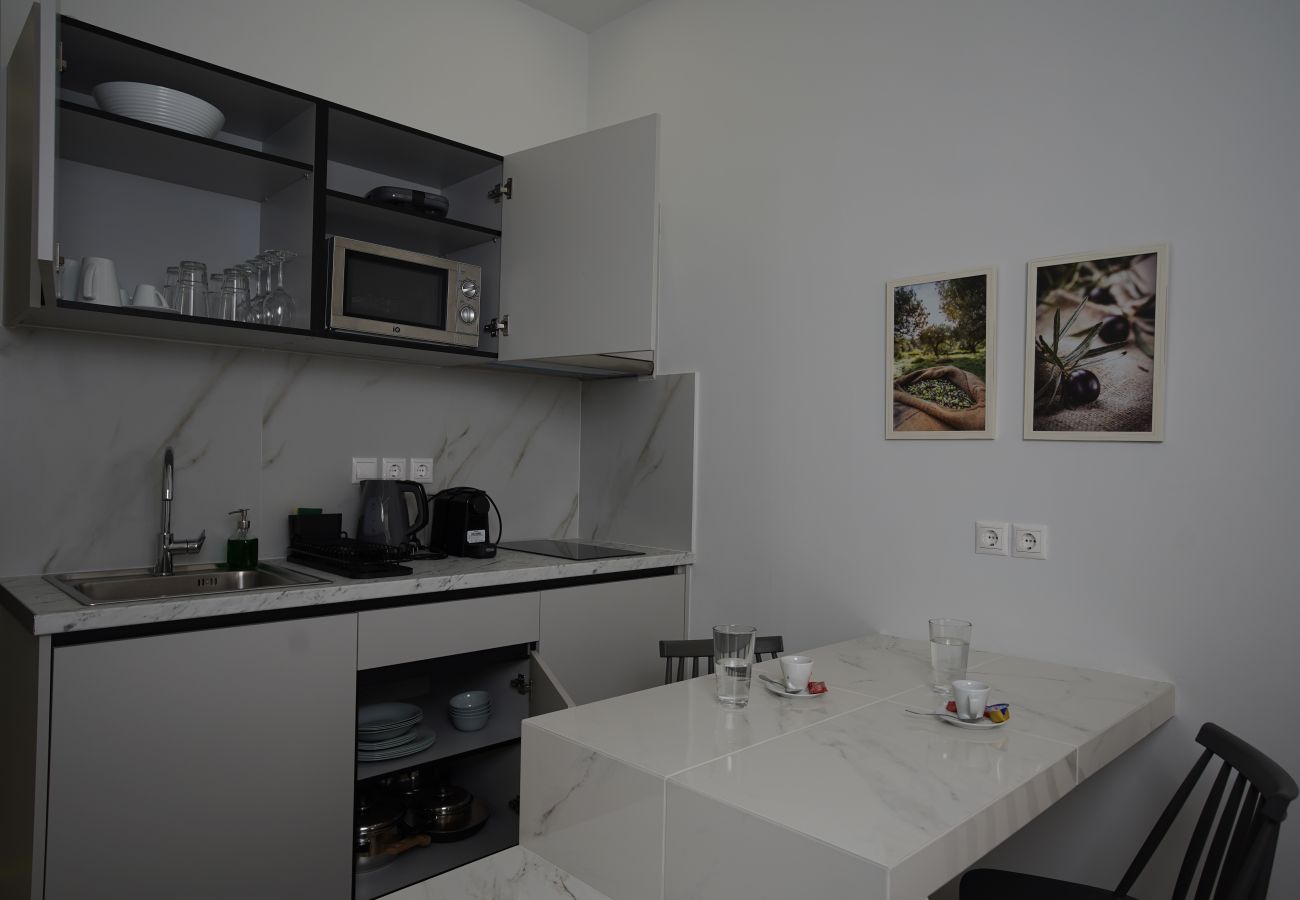Studio in Athens - Olive - Cosy Studio with Balcony in Athens Center