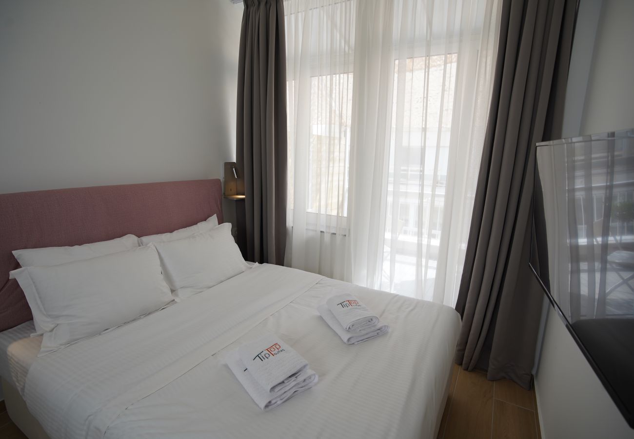 Studio in Athens - Olive - Cosy Studio with Balcony in Athens Center