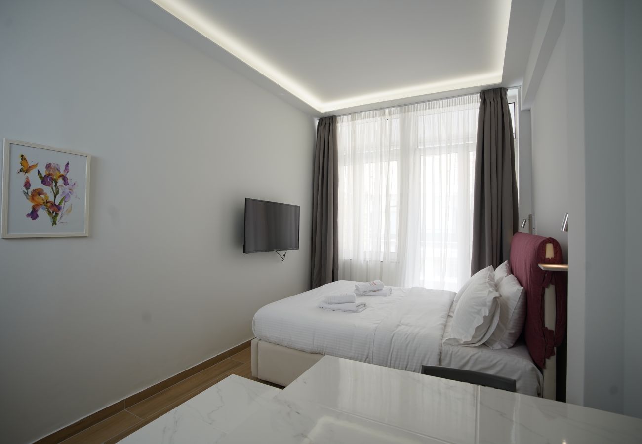 Studio in Athens - Iris - Cosy Studio with Balcony in Athens Center 