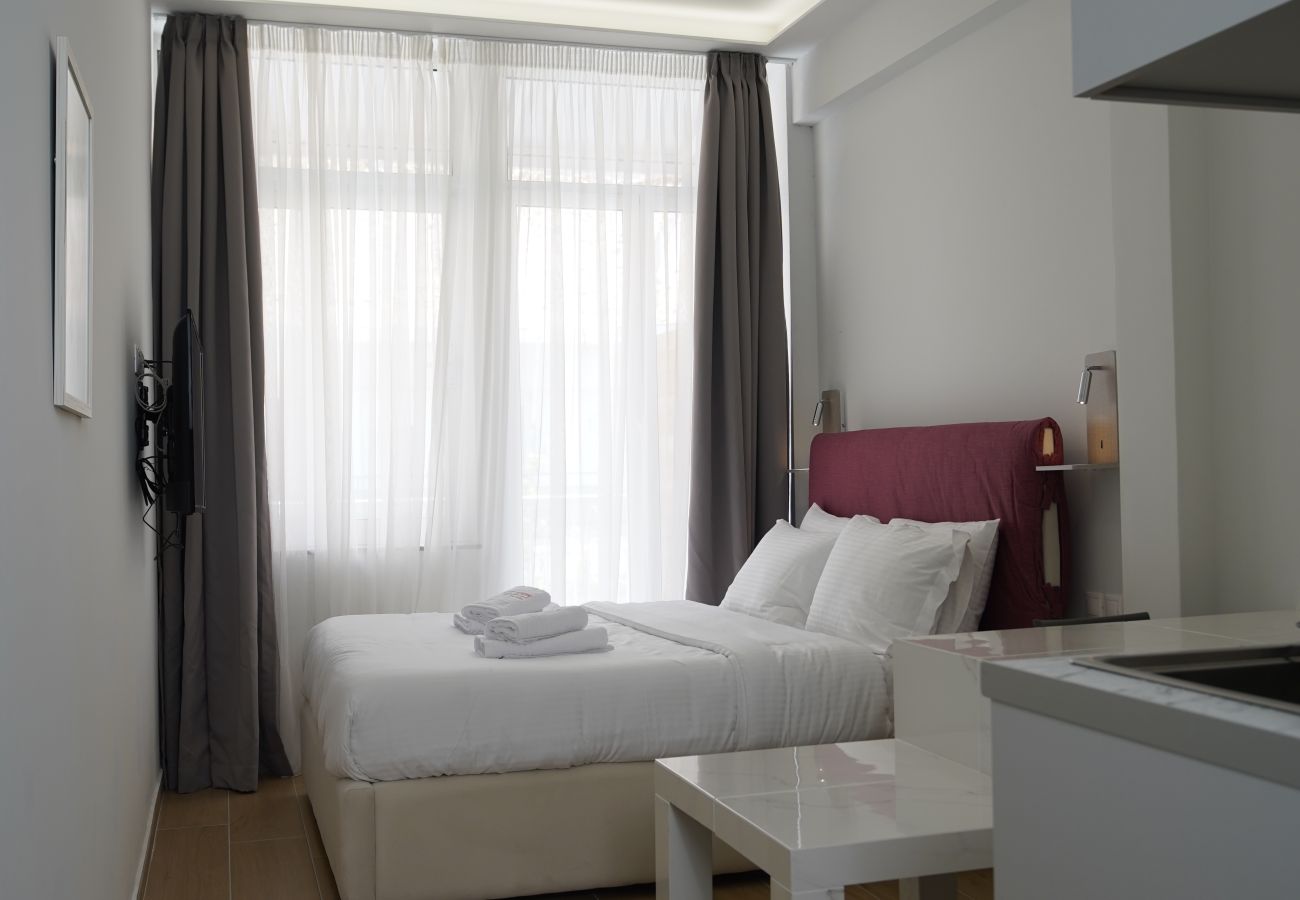 Studio in Athens - Iris - Cosy Studio with Balcony in Athens Center 