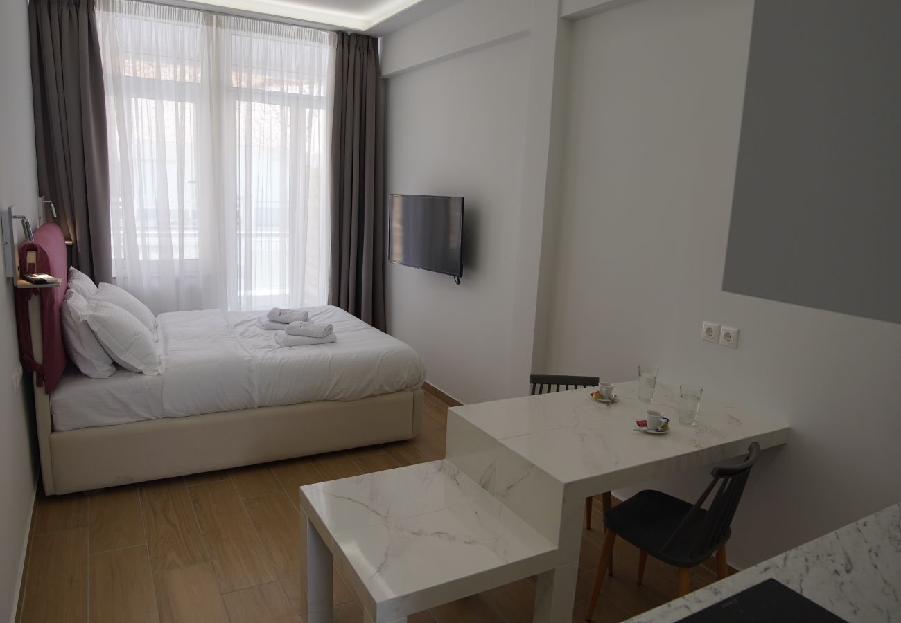 Studio in Athens - Lavender - Cosy Studio with Balcony in Athens Center