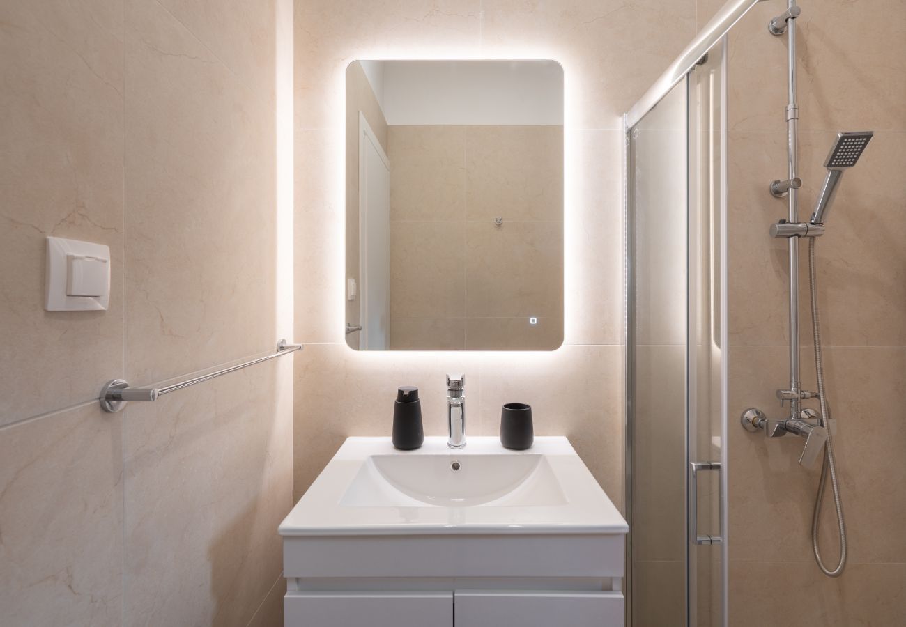 Apartment in Athens - 15 mins Walk to Acropolis, Minimalist Studio