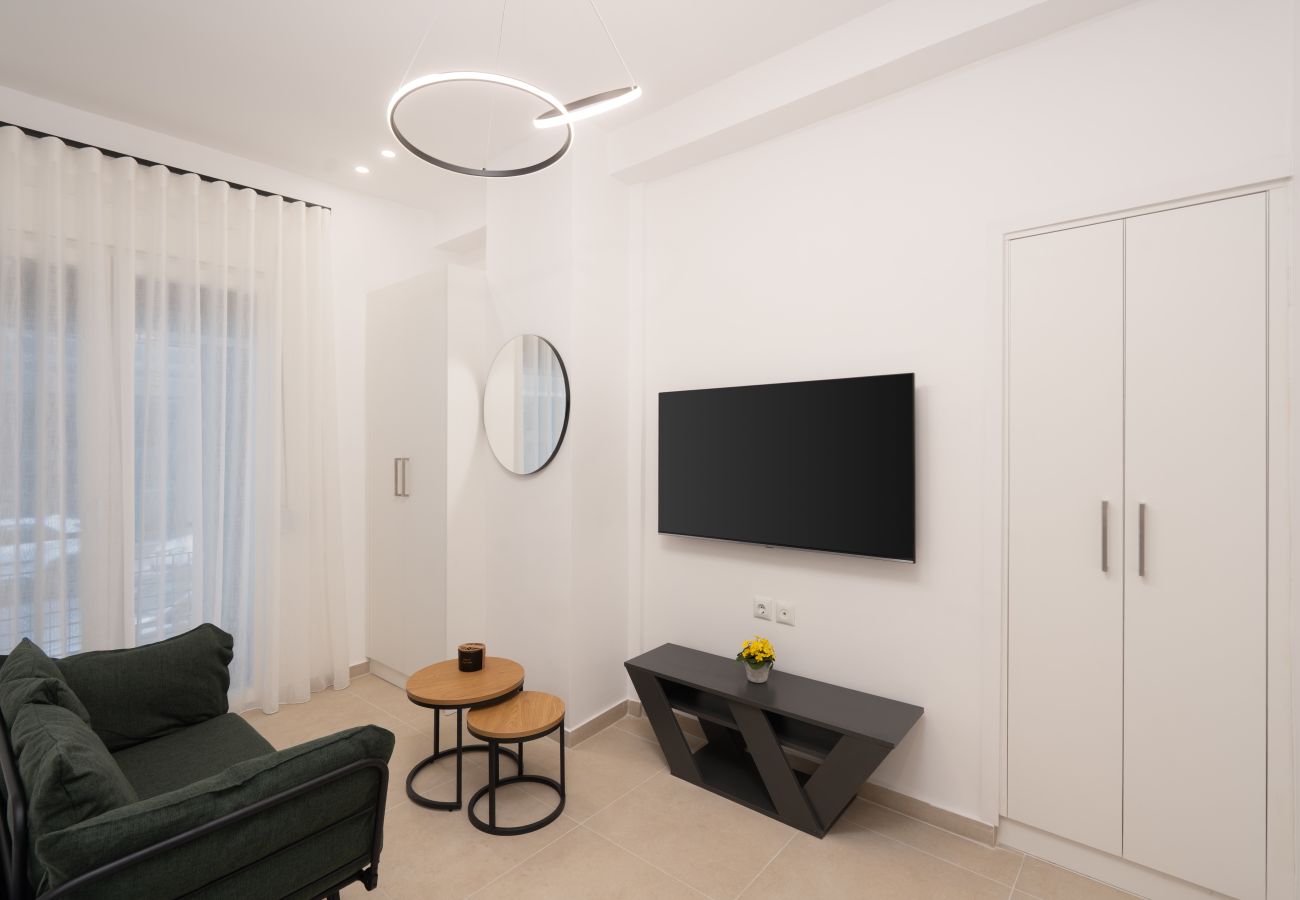 Apartment in Athens - 15 mins Walk to Acropolis, Minimalist Studio