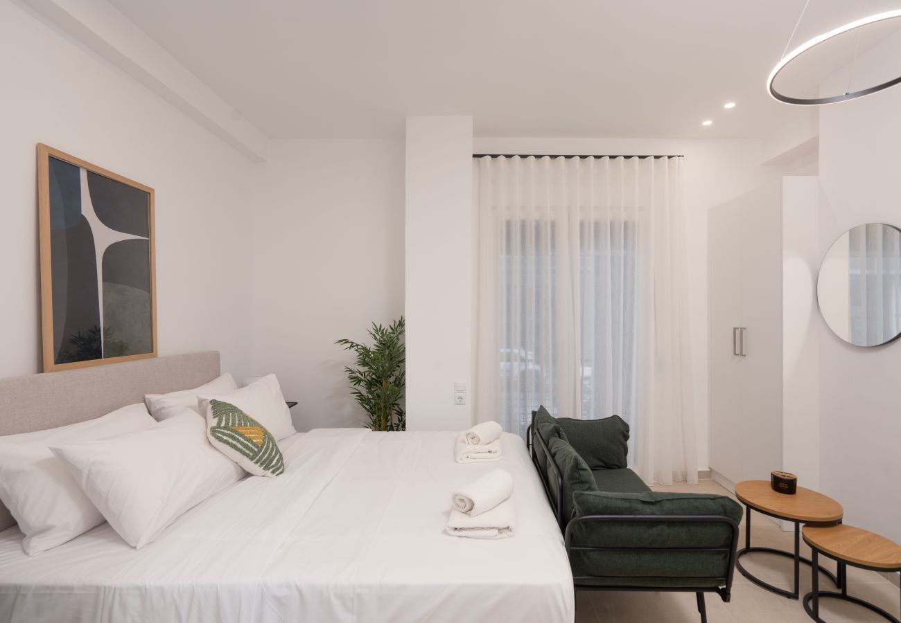 Apartment in Athens - 15 mins Walk to Acropolis, Minimalist Studio