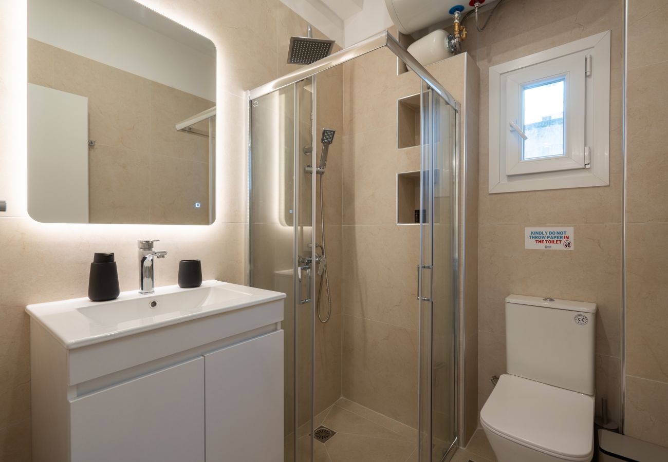 Apartment in Athens - 15 mins Walk to Acropolis, Minimalist Studio