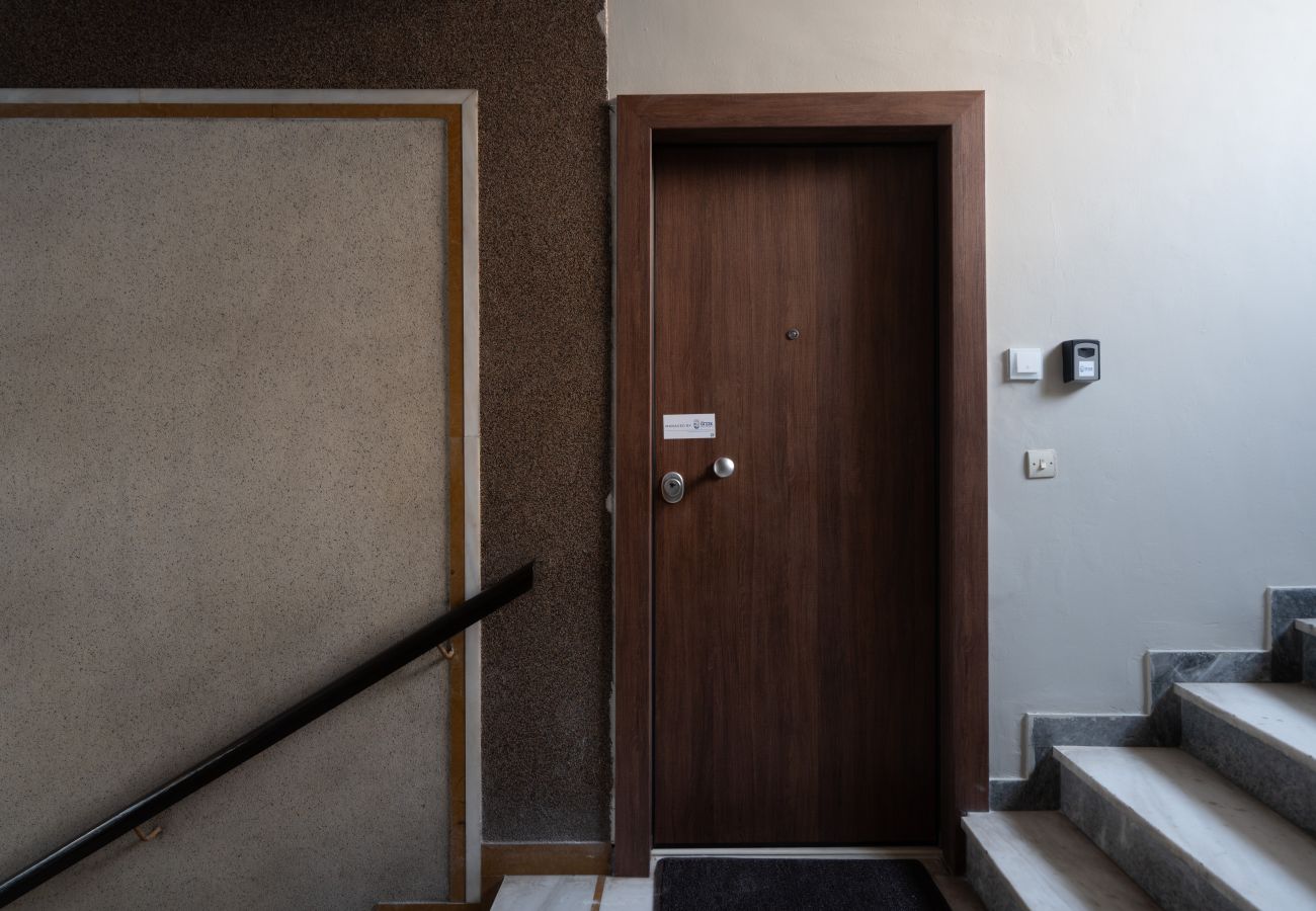 Apartment in Athens - 15 mins Walk to Acropolis, Minimalist Studio